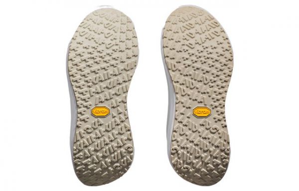 Hoka THOUGHTFUL CREATION 1131058 UND
